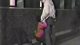 Geschlossen in der Küche, ein sex kostenlose Homosexueller im Mund, schöne Blondine vor einer Frau und ein Blowjob letzter Tropfen Cumshot.