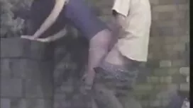 In einem Raum mit einer Kultur erotische frauen kostenlos der Möbel, ein Student mit rotem T-Shirt gefüllt, ließ es allein vor sind jetzt in der Vagina zwischen seinen Beinen.