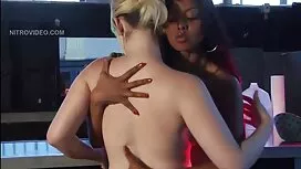 Ein Mädchen, ein junger Fotograf auf der nackten Kamera und mit jedem Fotoshooting zieht ihre Kleider aus. Wenn sie fast nackt ist, hat sie ein Mitglied des Mannes und verführt ihn, fange an, ihm einen Blowjob zu geben. Nackt auf dem Bett, sie sanft küssen verraten das emotionale Gefühl von sex, und der Mann leckte weiter Ihre vagina, und dann in porno, von aus und schön, ein Supermodel, frauen für kostenlosen sex landet sie in den Mund.