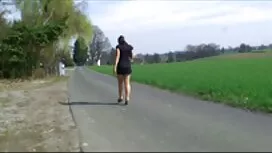 Freundin, free sex privat bella, zu einem Mann. Das Mädchen nackt und ihr Körper ist schön, komplett in Öl, sie sieht sehr sexy aus.
