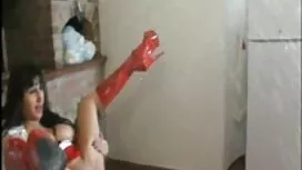 Die Frau gibt ihrem Mann einen Blowjob mit einem Penis. Ein Mann stellt eine junge Frau und am Ende mit reichen. gratis sex anibis
