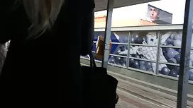 Latika besucht ihre Freundin und zeigt ihre Muschi. Dann fing er an kostenlos erotische frauen zu masturbieren.