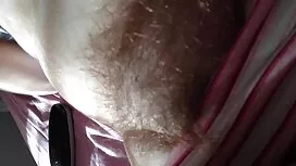 Ein Mann gratis sex ohne anmeldung beschließt, Spaß mit seiner Geliebten zu haben. Sie muss die Schönheit auf die Couch werfen, ihn auf die Wange, dann sie in den Arsch.