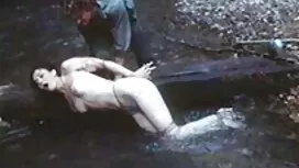 Beste Freunde mit Boni. Girl-Girl ist ein Mann, um das Auto für Geld zu waschen, und arrangiert dann eine Orgie in ihrem Haus. Nackt sauberes Auto mit ihren Brüsten und küssen Sex, und der Mann brachte das Mädchen nach Hause zu haben Sex mit sie reife frauen sex kostenlos haben eine Party auf der Couch arrangiert.