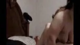 Eine hübsche kostenloser hausfrauensex Brünette in einem Kleid mit hohem Hals davon, sie hat versucht, aus ihren Titten von großen Titten für ihren Liebhaber zu fallen.