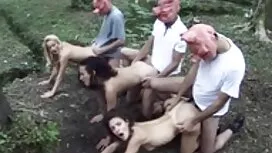 Lesben im Wohnzimmer. frauen blasen kostenlos Keine Frau für einander und bekommen eine Menge Gerüchte.