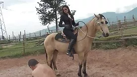 Schwarz im Arsch. Wir hielten im Hof an und begannen uns auszuziehen. sehr glücklich sex umsonst ansehen und geschätzt.