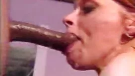 Ein Mädchen mit schönen Brüsten und geile sex kostenlos kurzen Kleidern und beginnt zu blasen, Freundin, groß im Herzen.