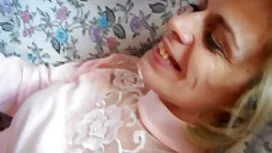 Massieren Sie Ihre whatsapp sex gratis Lippen. Die Mädchen sitzen und reden mit Spaß, also fangen sie an, sich gegenseitig zu streicheln.