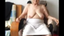 Nach dem kostenloser frauen sex Training in der Turnhalle, Sportler, sexy, blowjob, trainer und starten Sie es auf der couch.