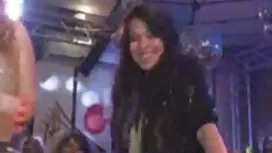 Eine schöne Blondine bekam einen Schluck Mitglieder von ihrem Freund. Er bat die frau sucht sex kostenlos Mädchen vor der Kamera zu masturbieren, aber sie hat zu begrenzen. Das Mädchen bemerkte und gab ihm Blowjob ist cool. Als es vorbei war, bedeckte er sein Gesicht mit seinem Sperma.