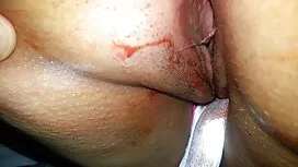 Eine erotik für frauen kostenlos Frau auf einen Mann. Er liegt in einem Sessel und nähert sich ihr.