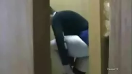 Schlafen sex mit meiner Frau im Bad. frauen sex umsonst Er nahm an den Frauen im Badezimmer und am Penis teil.