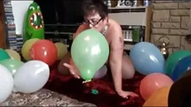 Heißes Ebenholz im Bett. Sie hat keine Zeit sich auszuziehen, wenn sie mit kostenlosen sex einem Mann im Bett liegt. Amateur Jessica James ficken