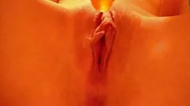 Mom blowjob verführt einen jungen Mann beginnen Sie mit zärtlichen küssen und kostenloser hausfrauensex masturbieren Ihre Genitalien im Bett.