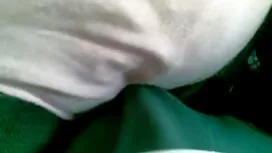 Mama riecht nach ihrer Unterwäsche. Tochter fing ihre Mutter, als sie ihr Höschen im Badezimmer riechen. Mal Montag, als er Geschirr spülte gratis sex mit frauen und Tochter warf die Hose auf die andere. Die Hose bringt sie ins Badezimmer und sie fängt an zu streicheln und riecht nach dem Höschen. In diesem Moment stand das Mädchen vor der Tür und sah sie an. Mama saß am Tisch und fing an, ihre Muschi zu masturbieren, und die Mädchen hinter der Tür fingen an, geil zu werden. Sie kam in die Ecke und zog Unterwäsche aus und meine Mutter küsste sie. Zusammen fangen sie an, sich gegenseitig zu kuscheln und mit Mitgliedern, Gummi und Zunge zu ficken.