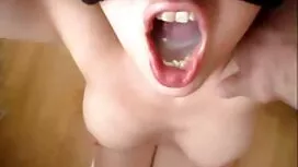 Sex. Ein kostenlos sex finden Mann hält eine Kamera auf dem Kopf und beginnt seinen Freund zu stören.