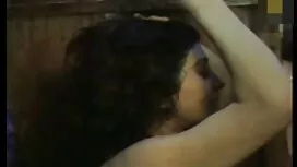 Weißer Mann lässt eine schwarze Frau für einen im Badezimmer und dann seinen Krebs inserategratis sex in der Vagina zum Orgasmus.