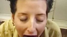 A wird keinen Sex mit Hawahl haben, die die Kamera auf ihrem Kopf installiert haben. Sie rauchte einen Freund und spreizte dann seine Beine vor ihm. kostenloser sex ohne anmeldung