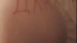 Ein Mangel an Erfahrung in Schwarz warf sex für frauen kostenlos sich mit seinem Partner und sich selbst auf die Couch, während er den Körper der Frau berührte.