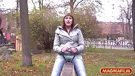 Dessous probieren alles selbst aus, füllen eine Vagina mit einem Penis und einem Finger, der ihre Freunde leckt, und sex umsonst enden mit einem glücklichen Herzen.