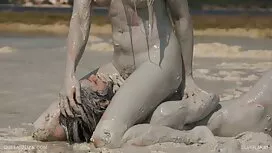 Zwei schöne blonde und Brünette haben Spaß miteinander. Im Gegenzug kommen sie zum Orgasmus, gratis sex heute zur Zuneigung der Hitze.