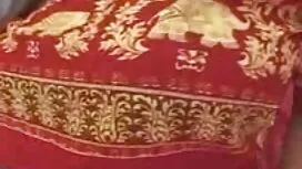 Ein Mädchen, wer. Gehen Sie auf die Knie und geben kostenlos sex haben Sie einen Vintage.