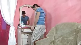 Das Mädchen, das Titten lecken, um mich zu besuchen, und begann sich auszuziehen. frauen sex kostenlos